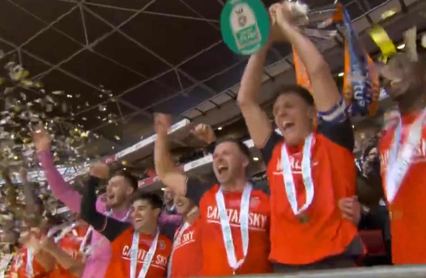 Wilshere z pierwszym trofeum. Jego podopieczni wygrali finał na Wembley