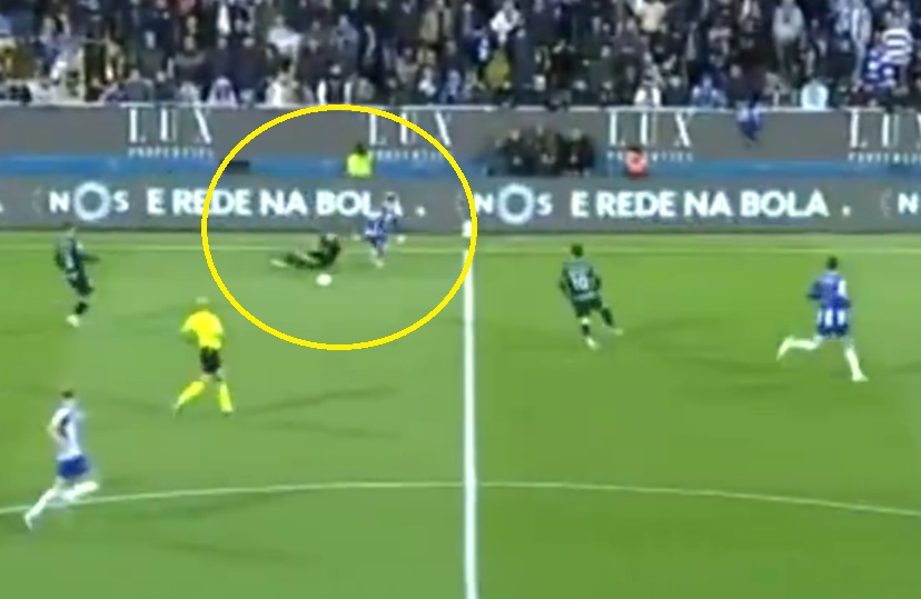 Pietuszewski zabawił się z dwoma rywalami. Co za luz Polaka [WIDEO]