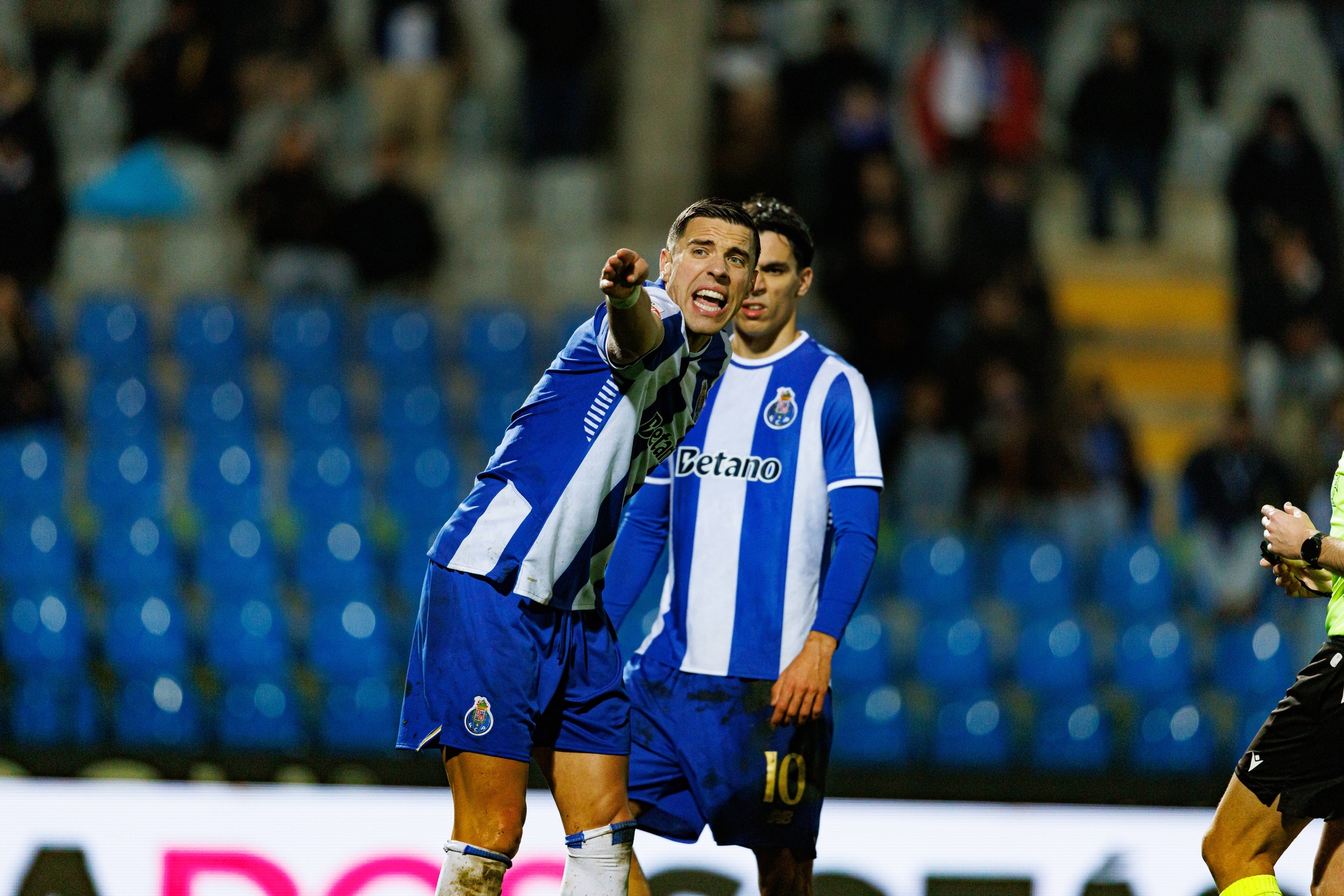 Porto coraz bliżej tytułu. Ważne zwycięstwo, Bednarek harował za dwóch