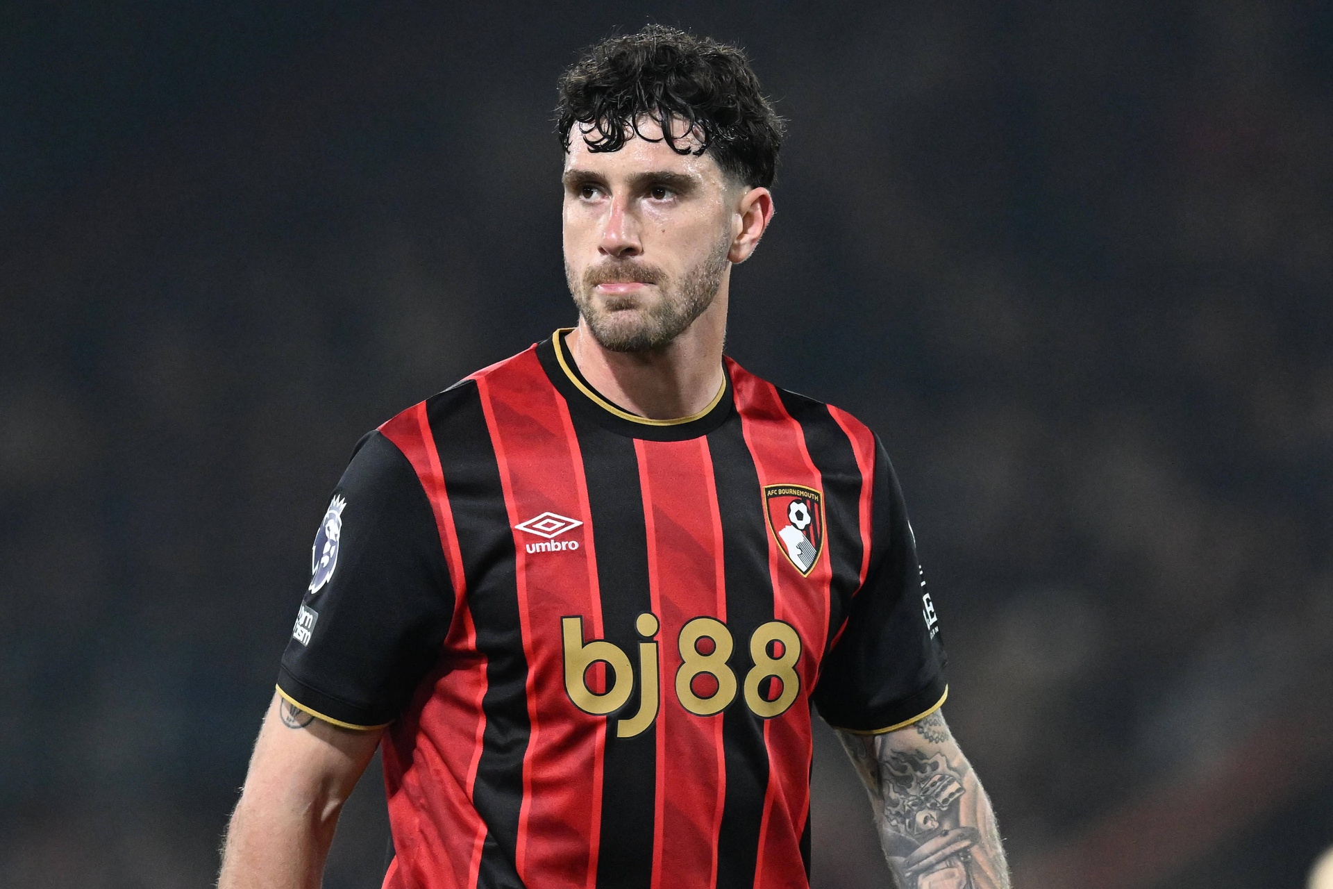 Błyszczy w Premier League, odrzucił dwa wielkie kluby. Domaga się sporych pieniędzy