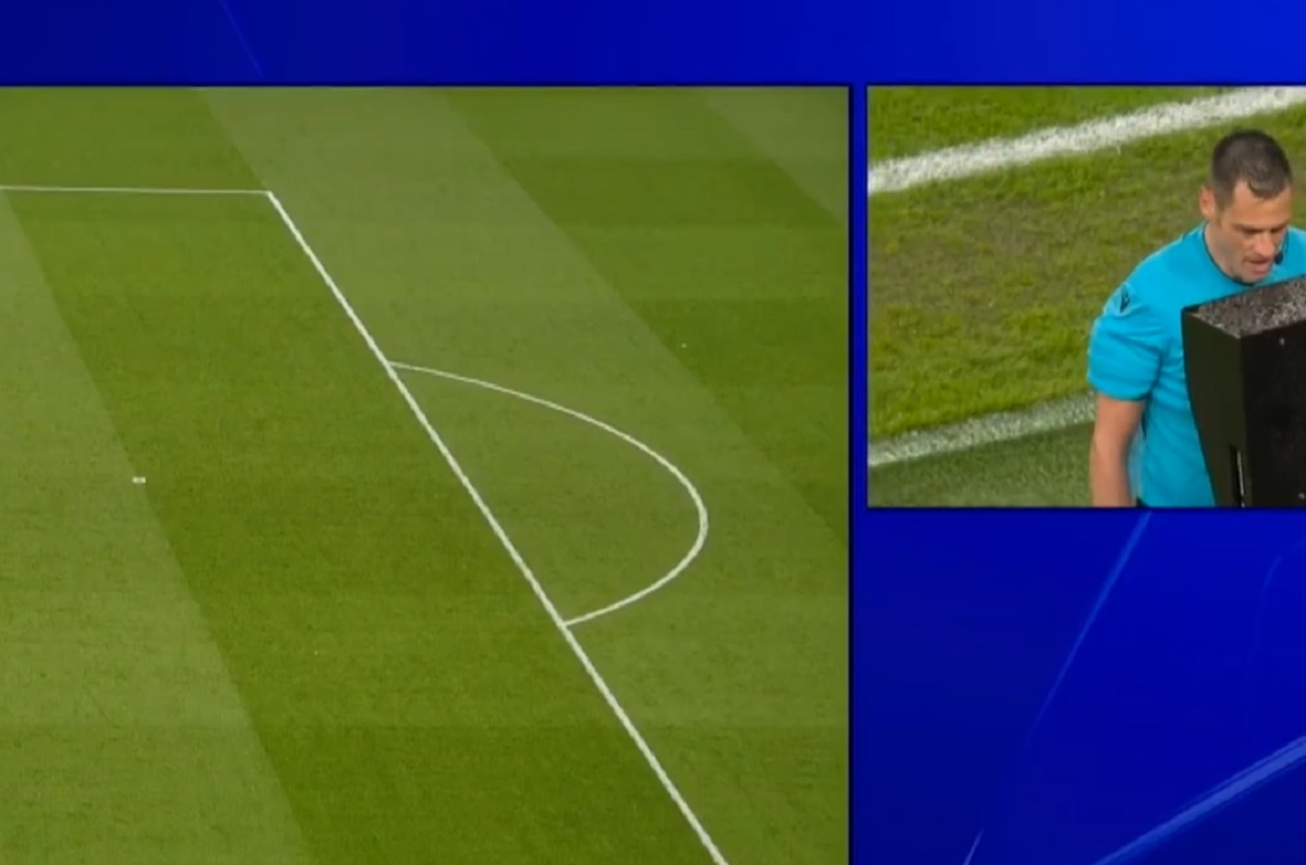 VAR przechytrzył arbitra? Kuriozum na Anfield [WIDEO]