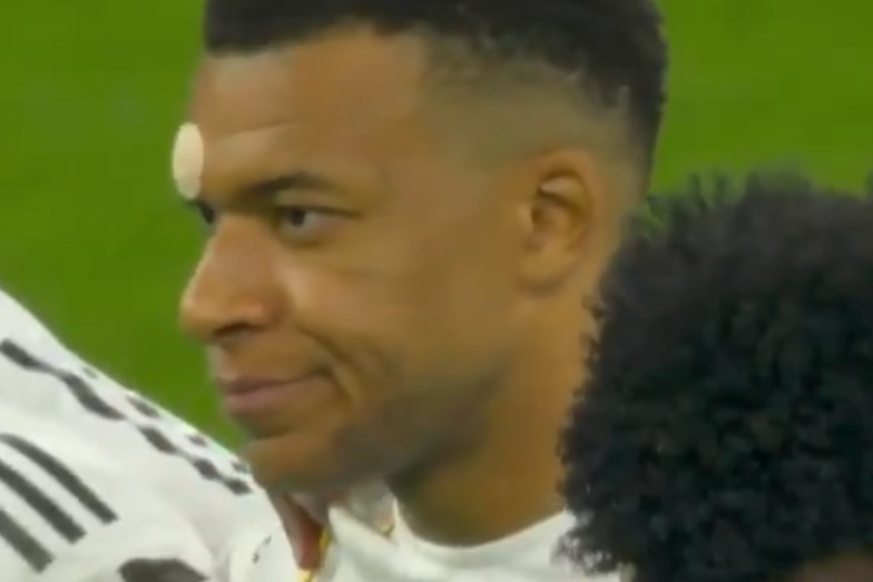 Mbappe był zdegustowany. Tak zareagował podczas minuty ciszy [WIDEO]