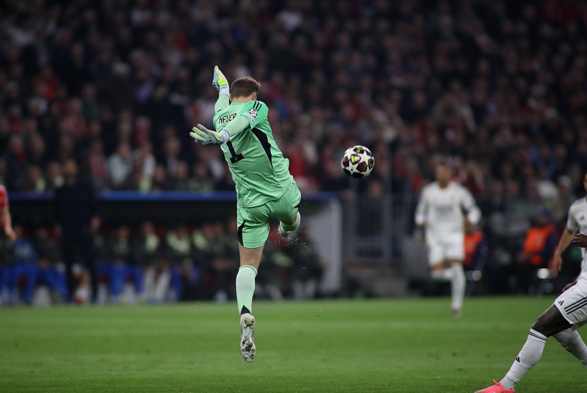 Majdan wypalił po popisach Neuera. "Jest jak nasza Ekstraklasa"