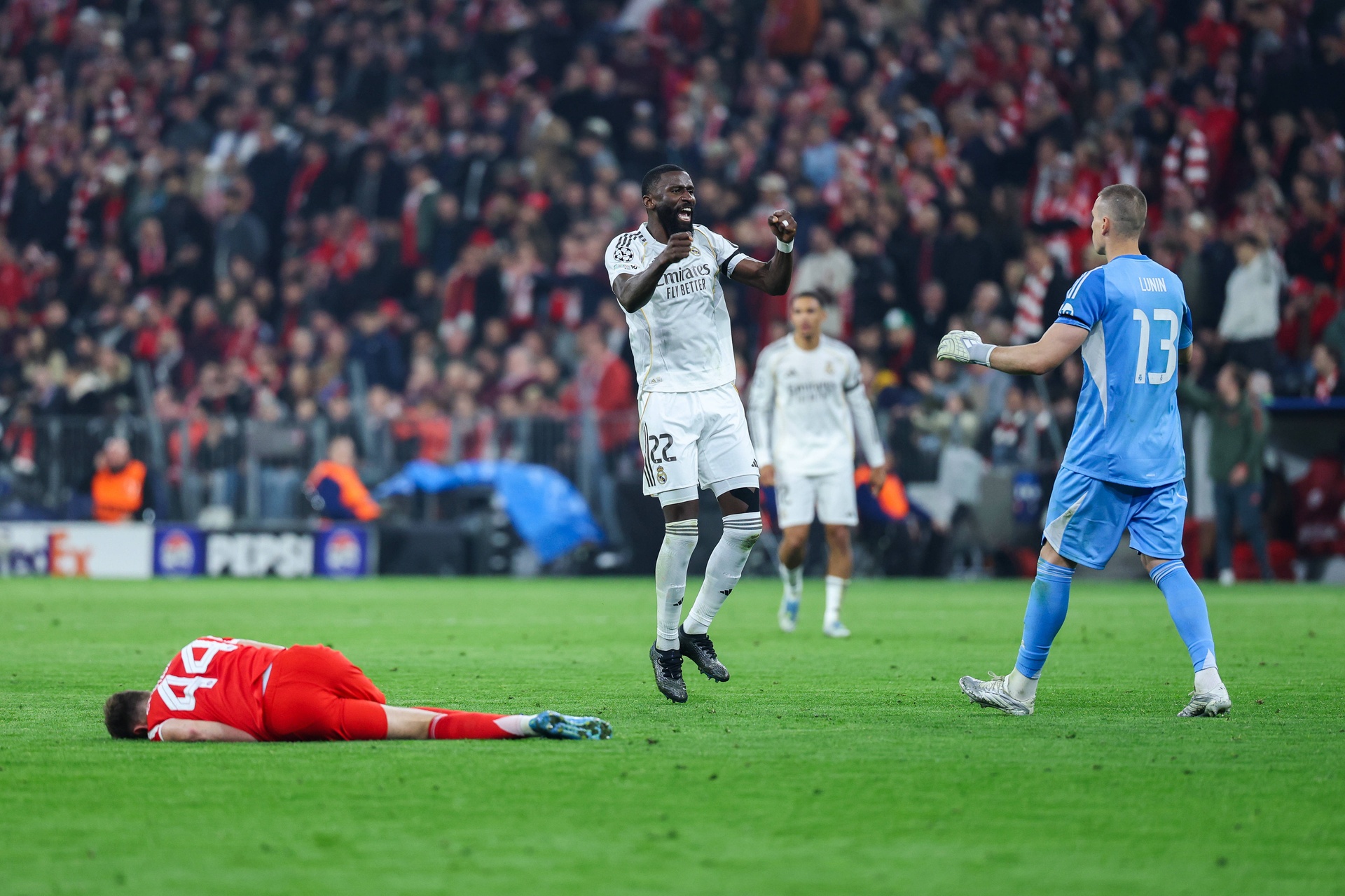 Piłkarz Bayernu oskarżył Ruedigera. "Może będzie mężczyzną i się przyzna"