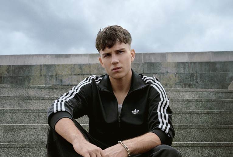 Oskar Pietuszewski przejmuje miasto w kampanii adidas ADISTAR CONTROL 5