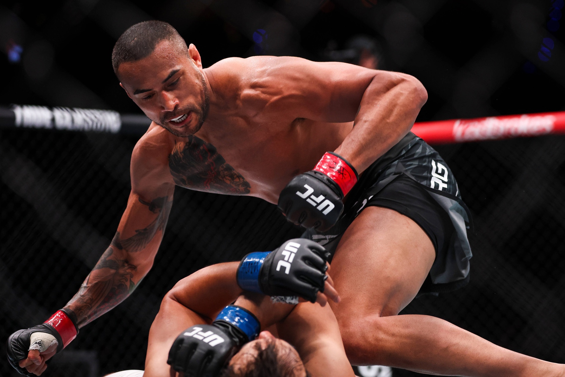 Nowy mistrz UFC zgubił swój pas. "Plan był taki, żeby nie pić"