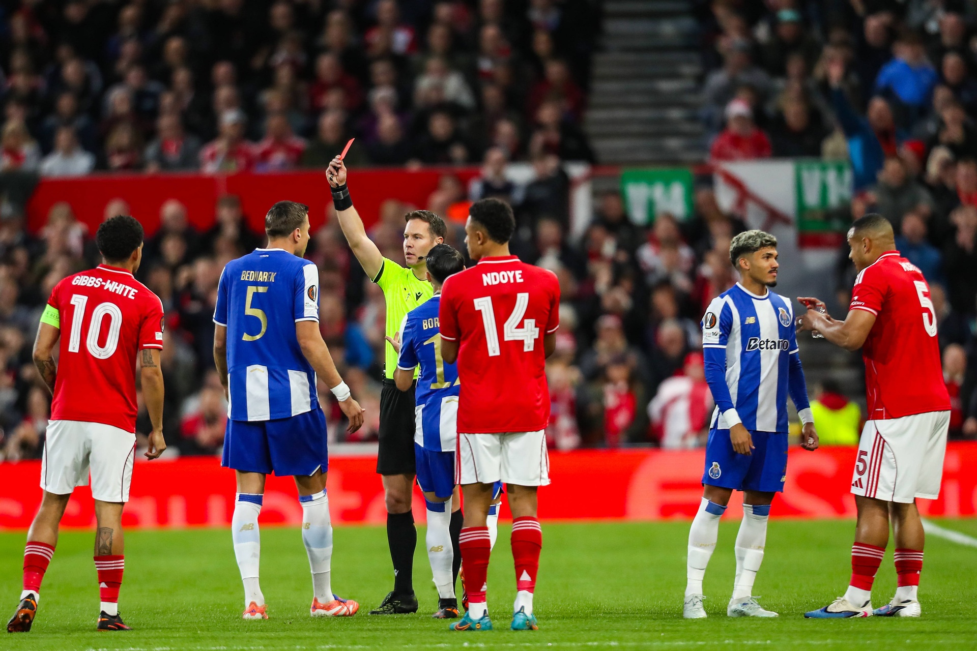 FC Porto poza Ligą Europy! Kluczowy błąd Bednarka, cudu nie było