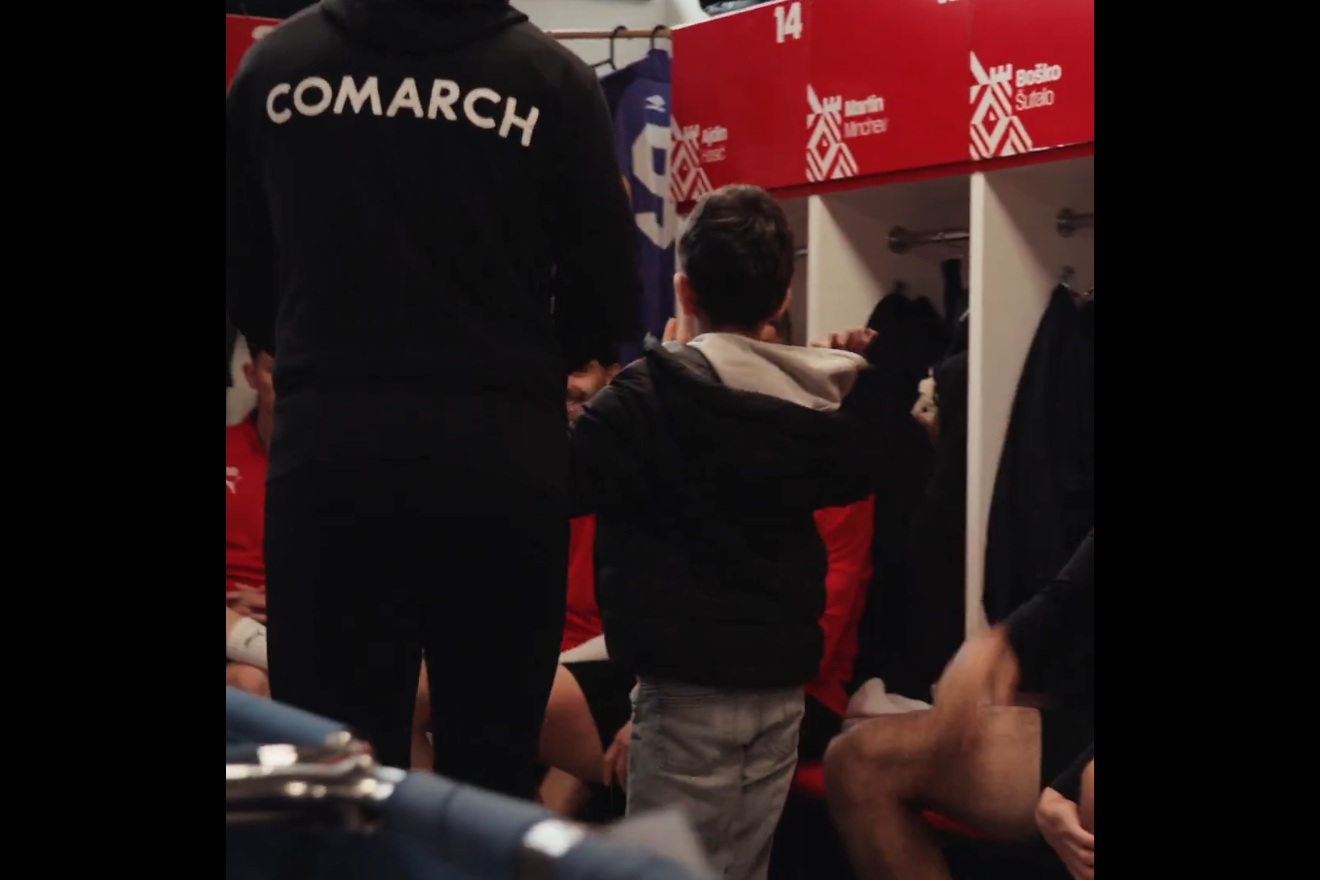 Niecodzienny gość w szatni Cracovii. Film obiegł sieć [WIDEO]