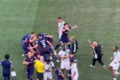 Istny chaos w meczu azjatyckiej LM. Mrożące krew sceny po brutalnym faulu