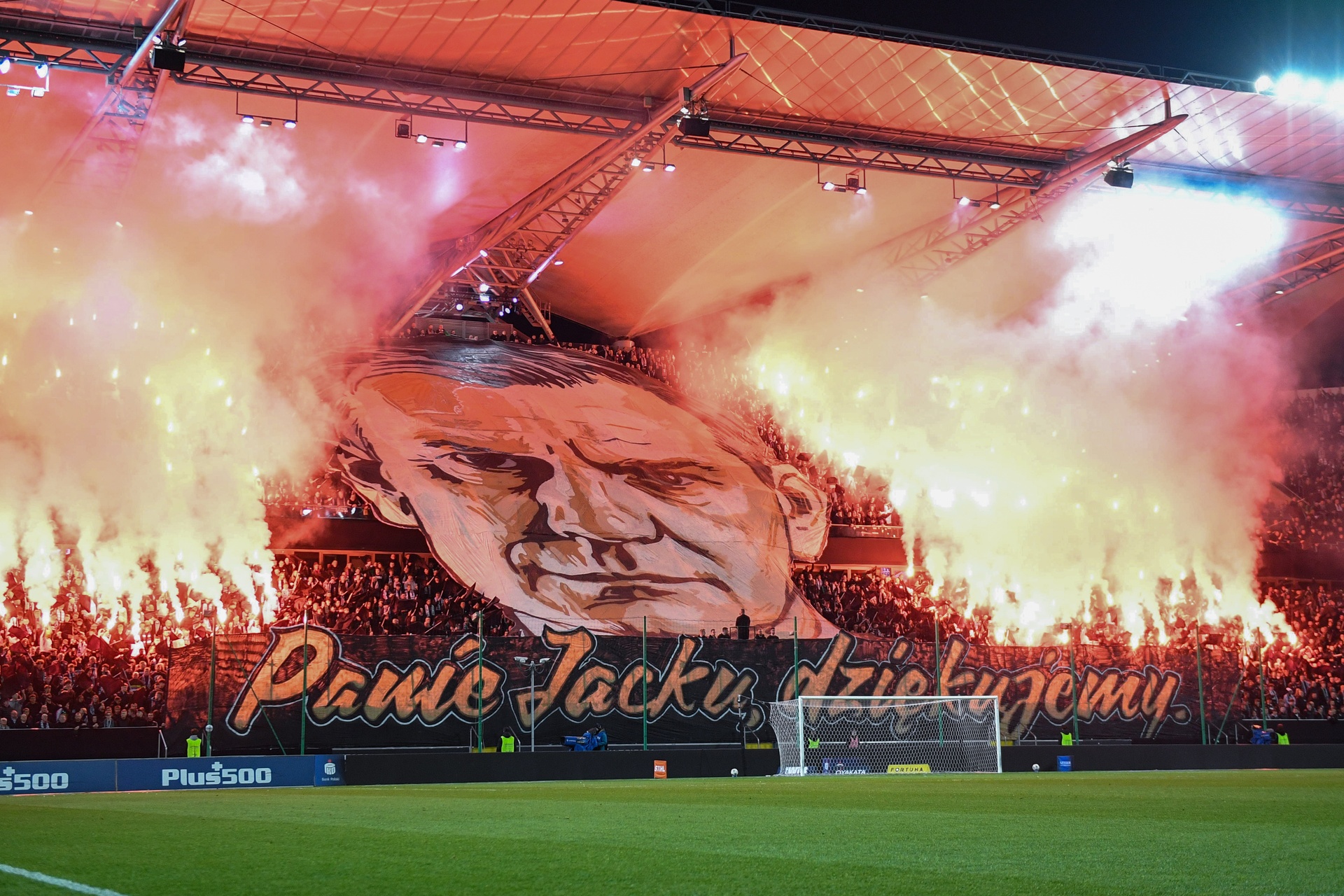 Rodzina Jacka Magiery podziękowała kibicom Legii. "Chcieliśmy się pokłonić tak pięknie, jak potrafimy"