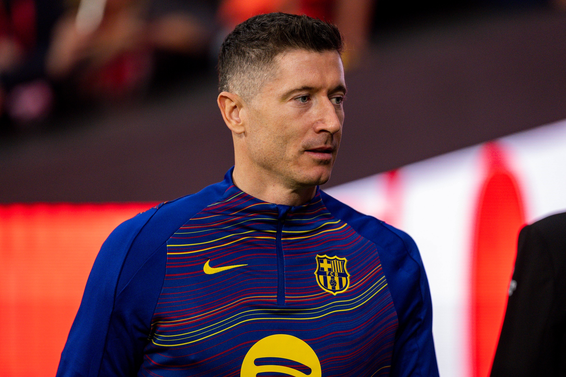 Lewandowski na okładce. Aż dwie gwiazdy mogą opuścić Barcelonę