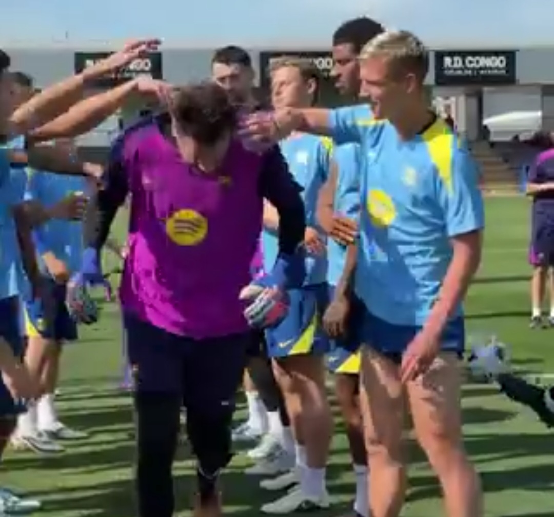 Szczęsny w centrum uwagi. Sceny na treningu Barcelony 