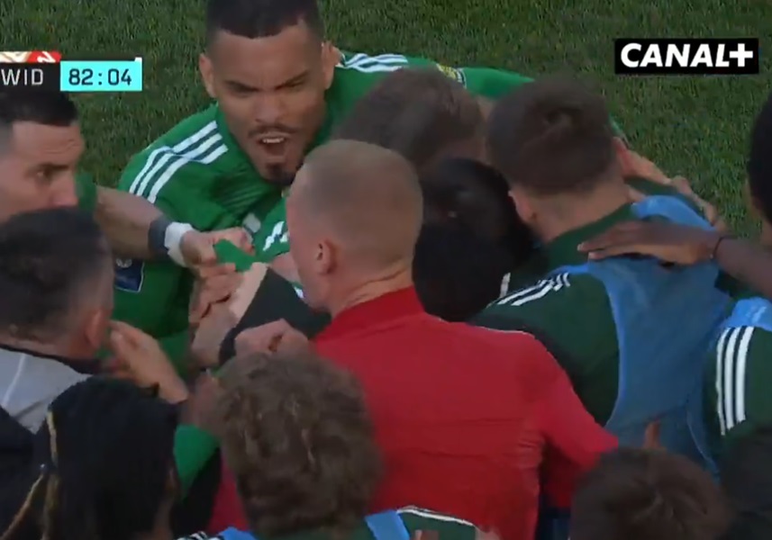 Widzew zakopany w strefie spadkowej! Cudowny gol, zawodnicy skoczyli ku sobie [WIDEO]