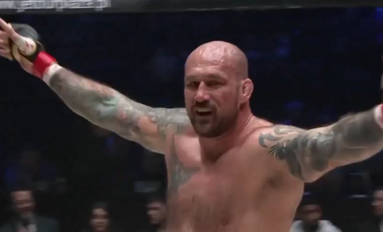 De Fries znów to zrobił! Sceny w walce KSW [WIDEO]