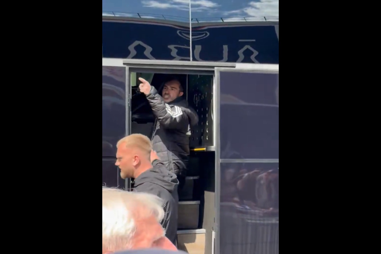 Zawrzało w Anglii. Piłkarz posprzeczał się z kibicami [WIDEO]