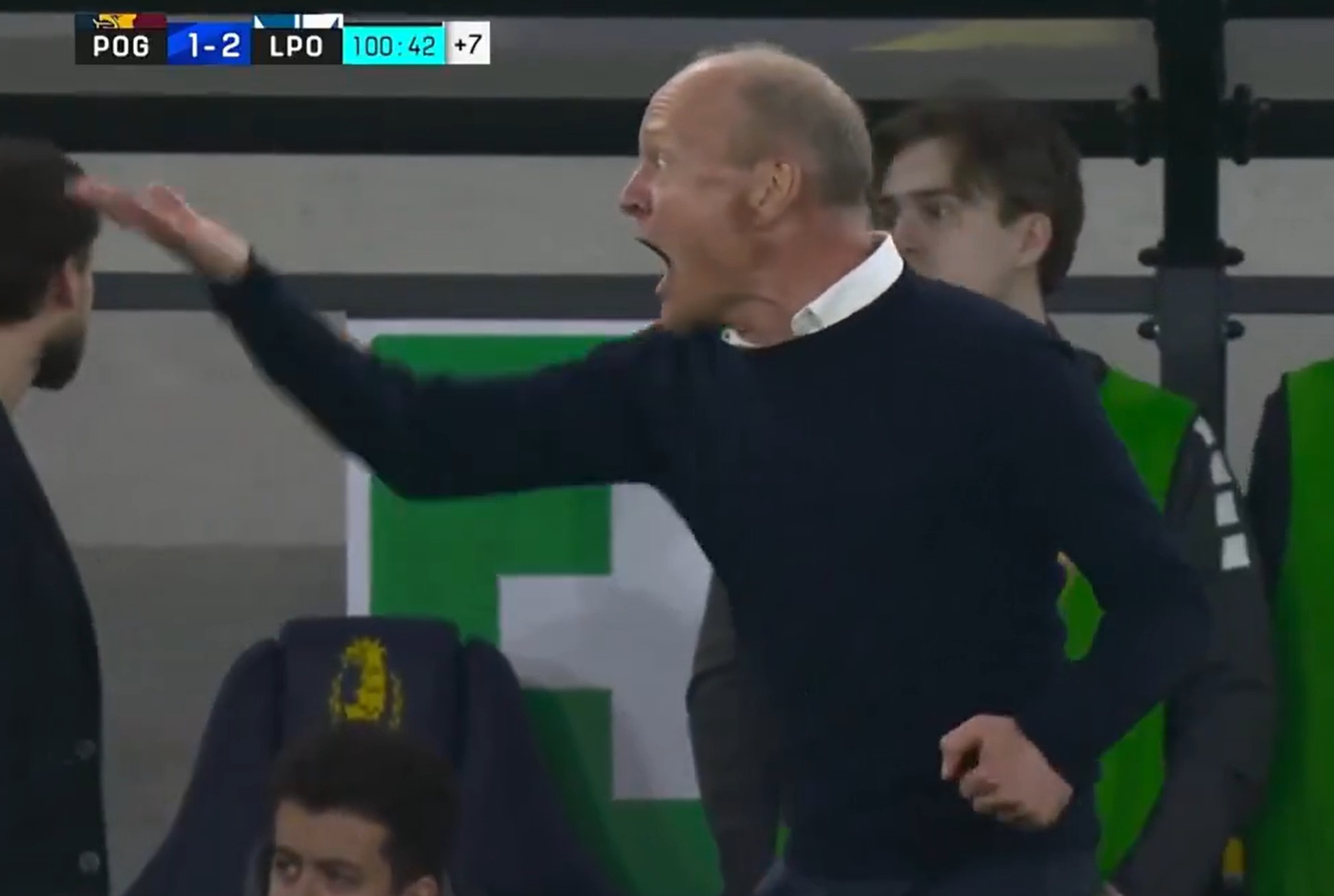 Trener Lecha wpadł w szał! Uspokajał go nawet Gholizadeh [WIDEO]