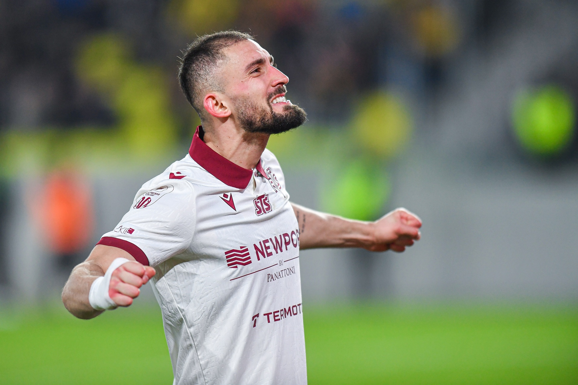 "On wygląda jak kulturysta". Mocne słowa o piłkarzu Widzewa