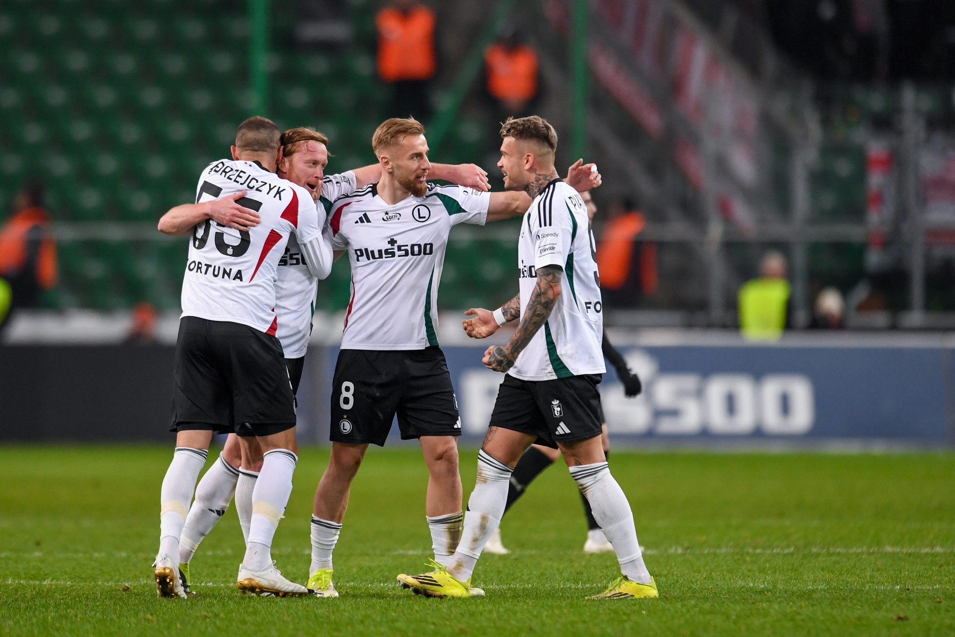 Legia musi działać, lider wciąż bez kontraktu. "Mega solidny gość"