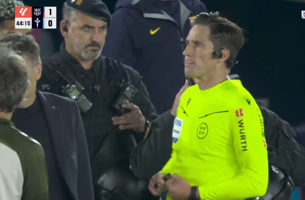 Mecz Barcelony przerwany. Kibic potrzebował pomocy medycznej