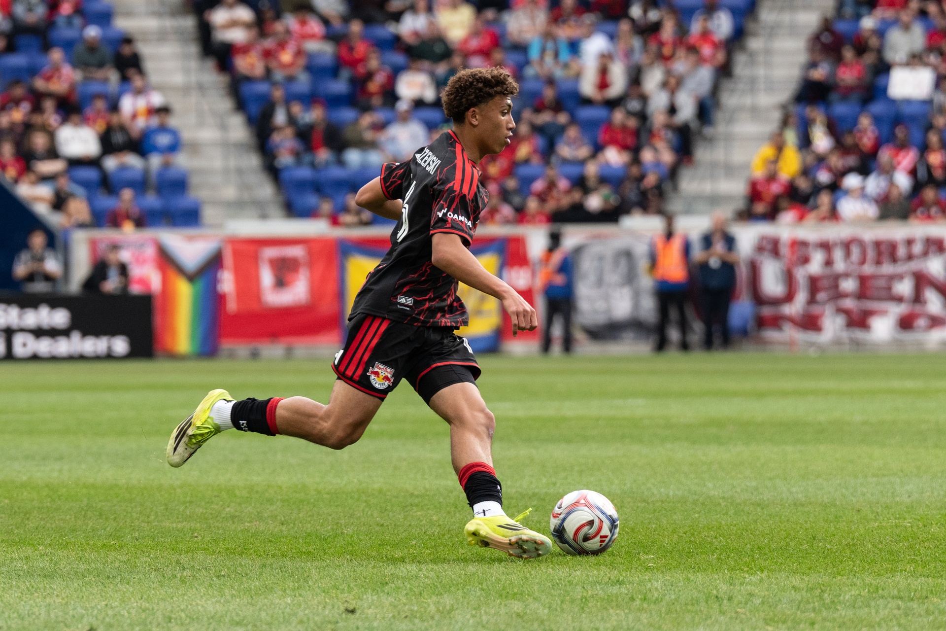 Ogromny talent zagra dla Polski?! Jest pod lupą Barcy, przyćmiewa gwiazdy. "Jestem otwarty"