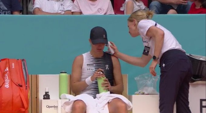 Koszmar Świątek! Polka musiała przerwać mecz