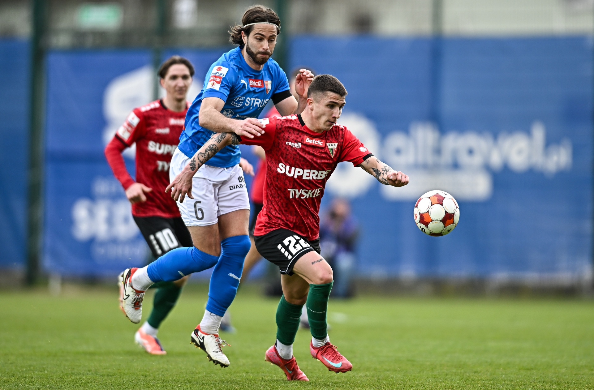 Fenomen! Polski obrońca zdobył już 10 bramek. Za nim znane nazwiska