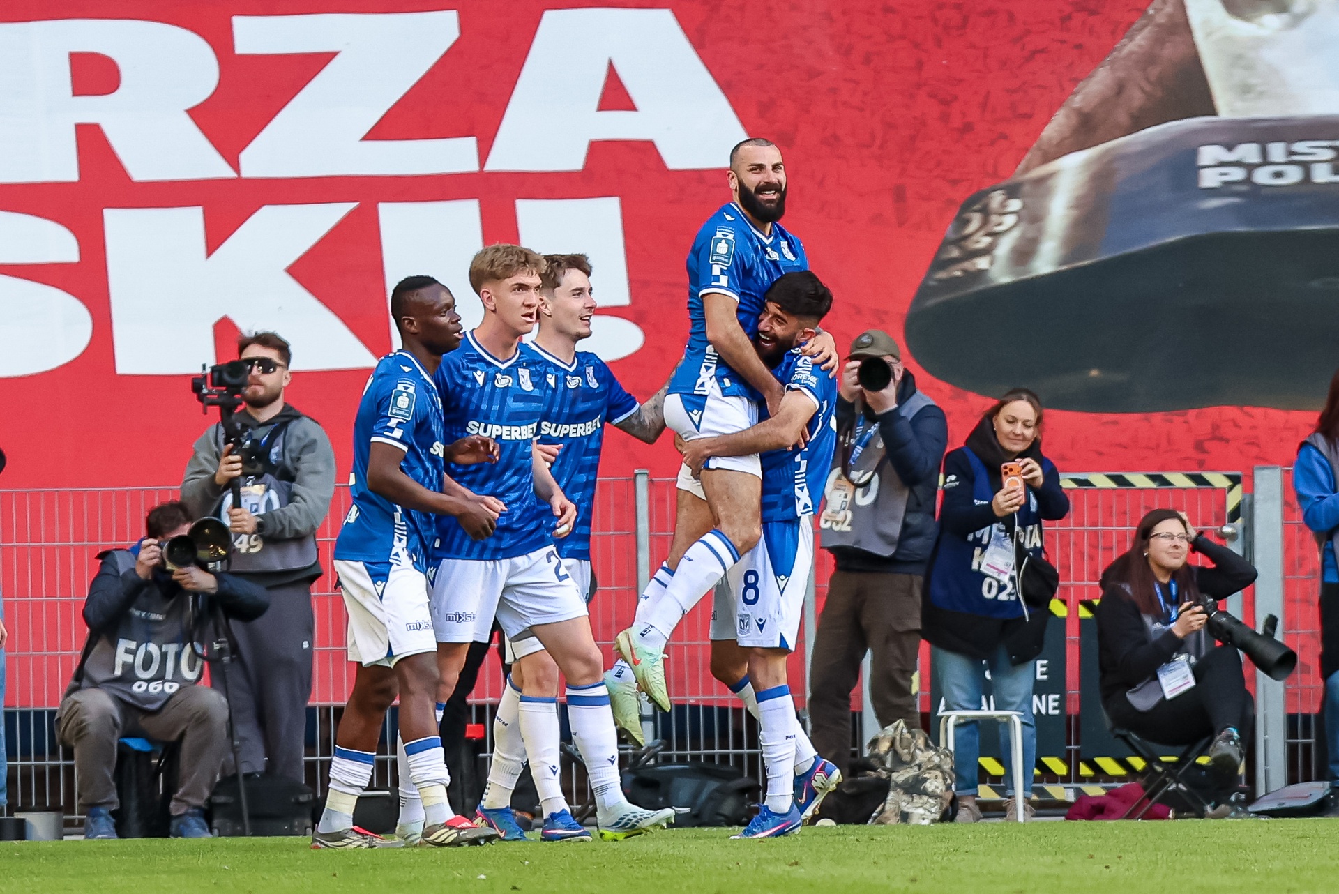 Lech pędzi po mistrzostwo! Zdemolował Legię w hicie Ekstraklasy