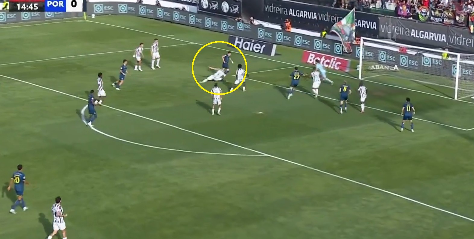 Pietuszewski wywalczył karnego! Przebojowa akcja Polaka [WIDEO]