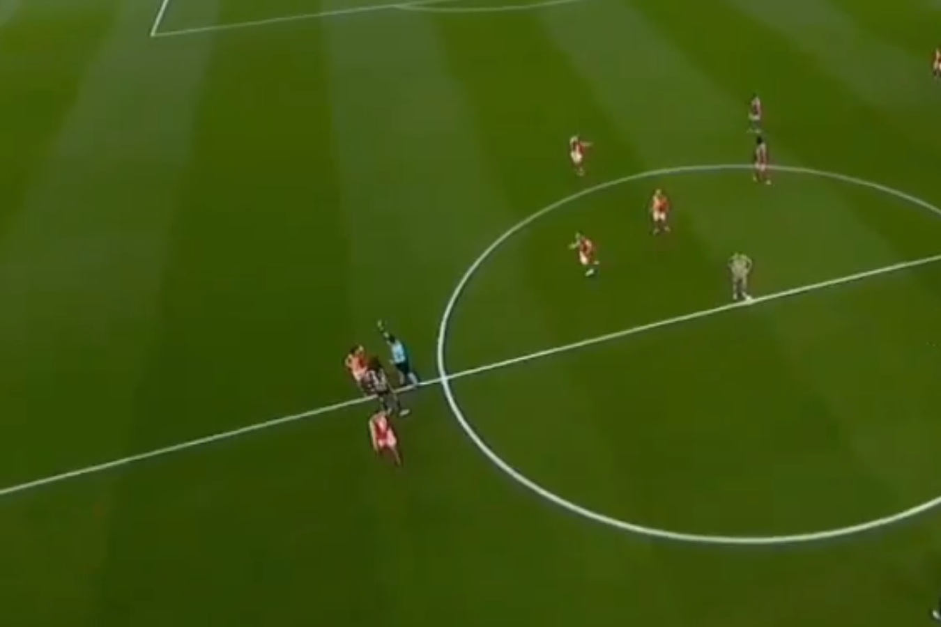 Szokująca decyzja sędziego w hicie! Klub wydał oświadczenie. "Zło, które w was tkwi"