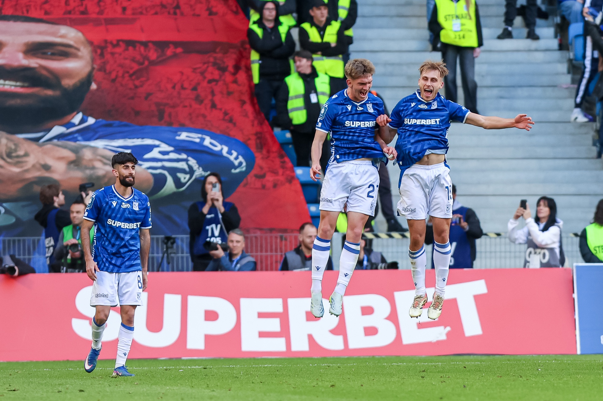 Lech zgarnie fortunę? Jego piłkarz zachwyca. "Widać rozwój, to imponuje"