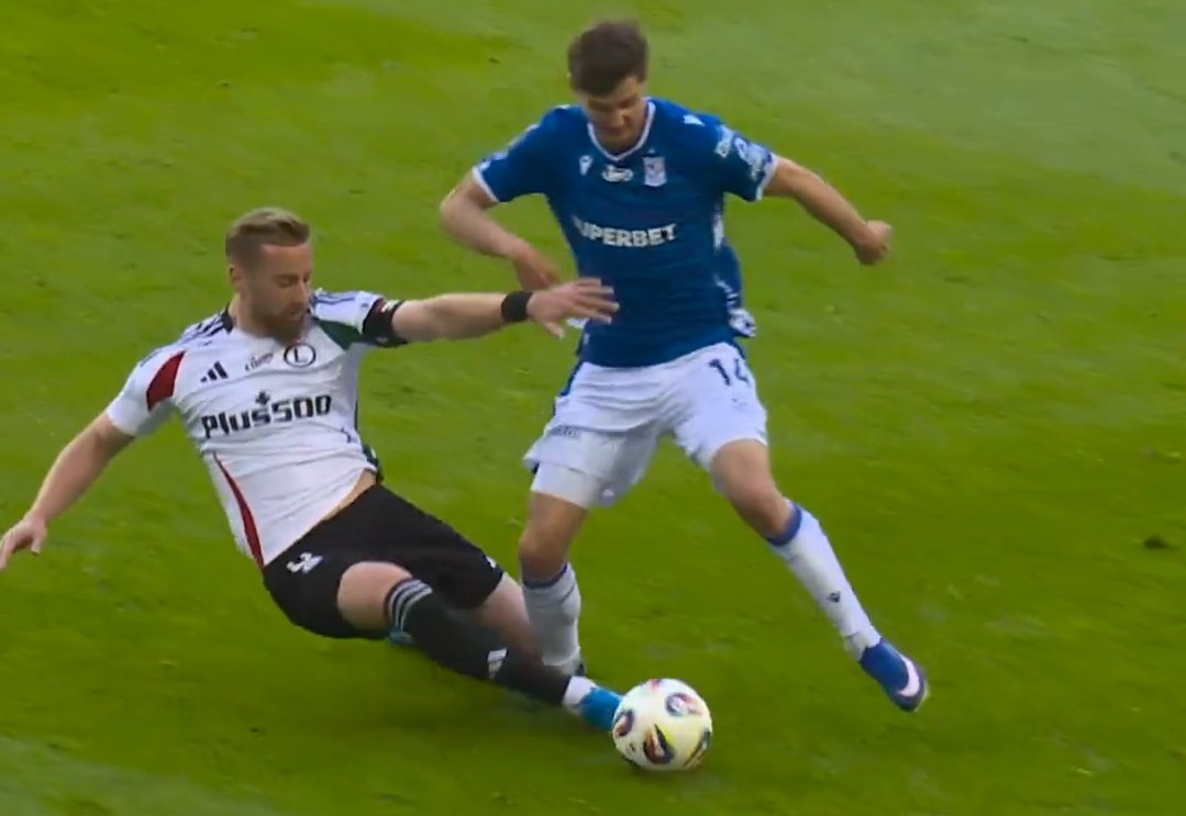 Słynny sędzia zobaczył faul Augustyniaka. Oto jego werdykt