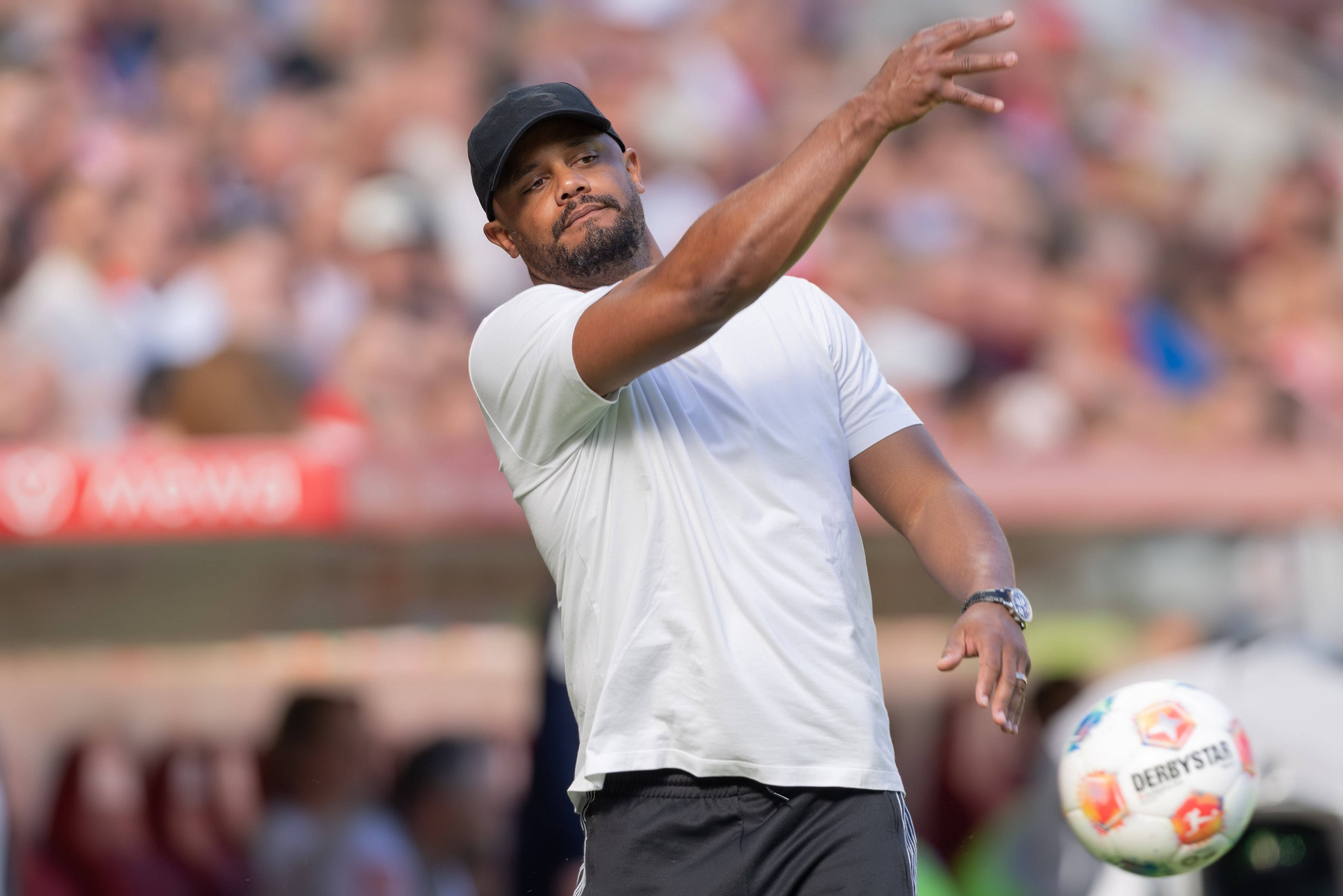 Kompany schowa się w koszu na pranie? Zaskakujące pytanie przed półfinałem LM