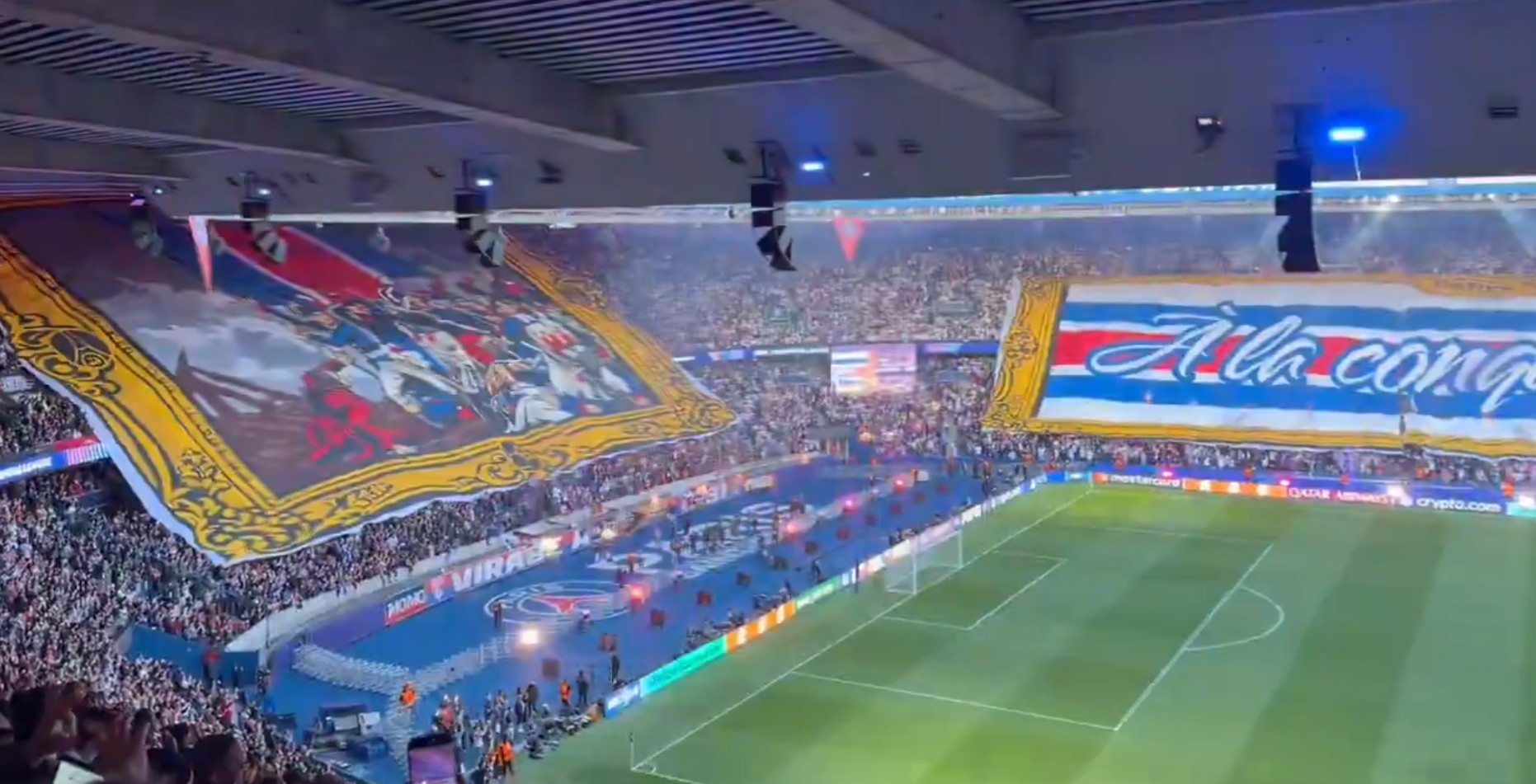 Efektowna oprawa przez hitem LM. Piłkarskie święto w Paryżu [WIDEO]