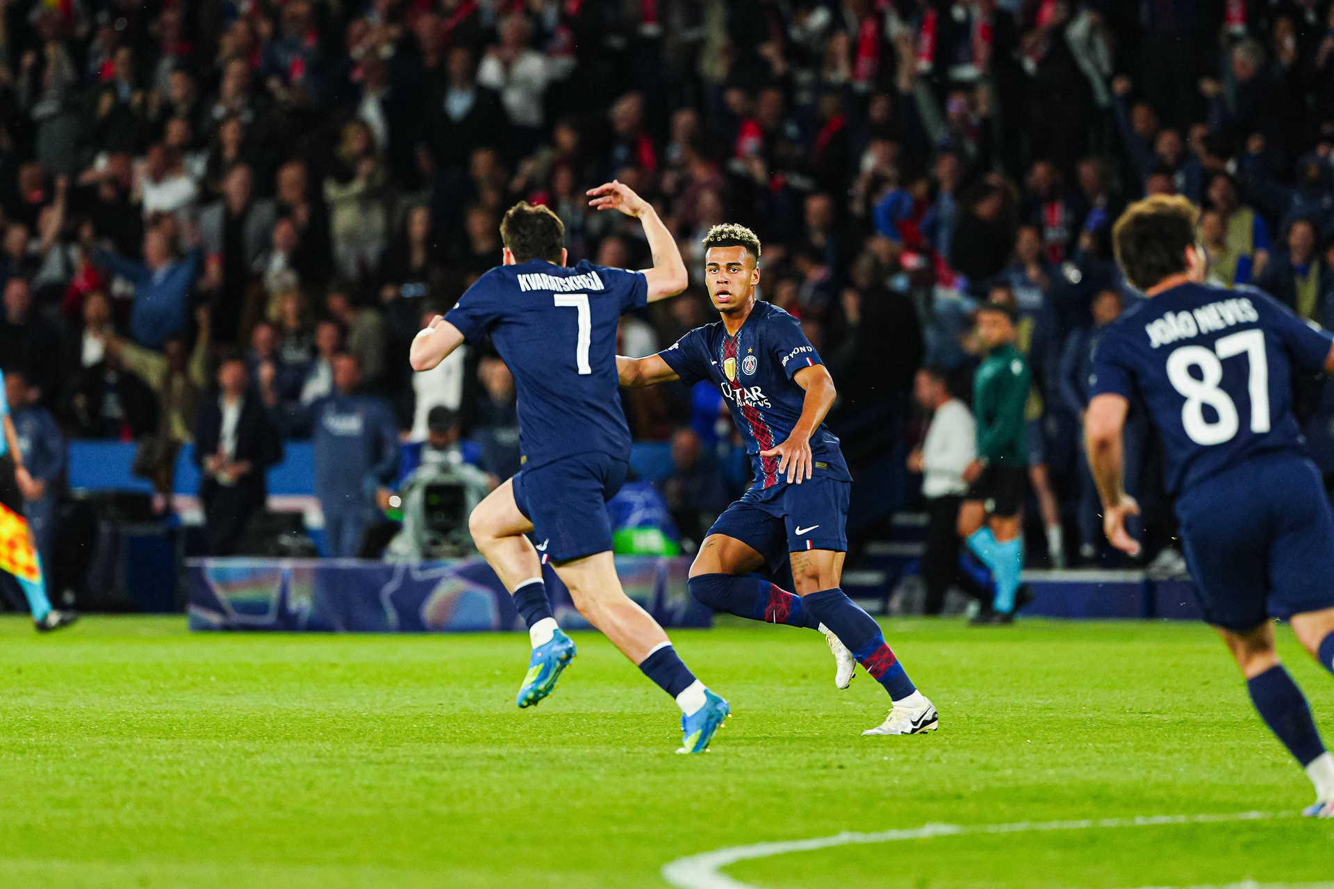 Najlepszy mecz w historii LM?! Spektakl Bayernu z PSG, dziewięć bramek! [WIDEO]