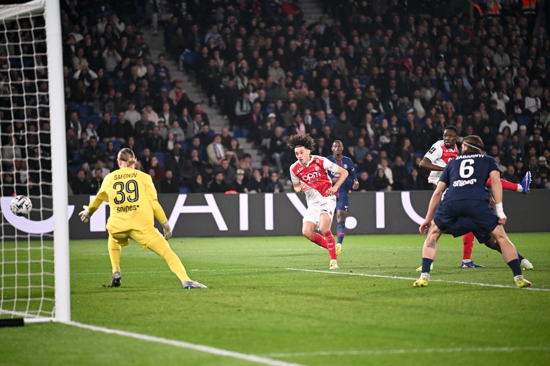 PSG ruszyło po nową gwiazdę. "Enrique jest przekonany"