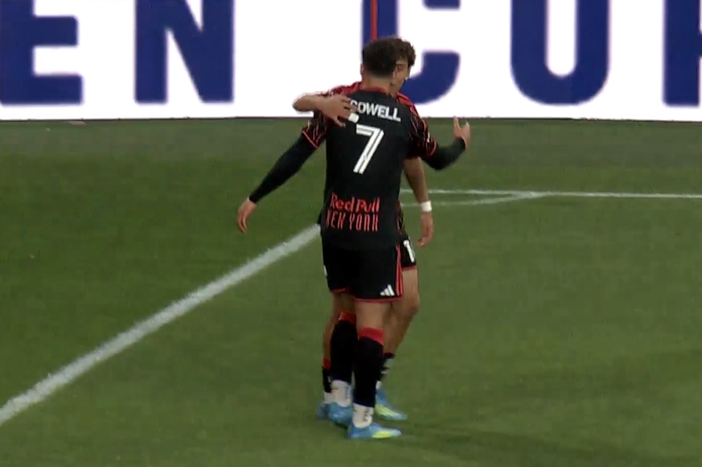 Zakrzewski Hall się nie zatrzymuje. Trafił w derbach [WIDEO]