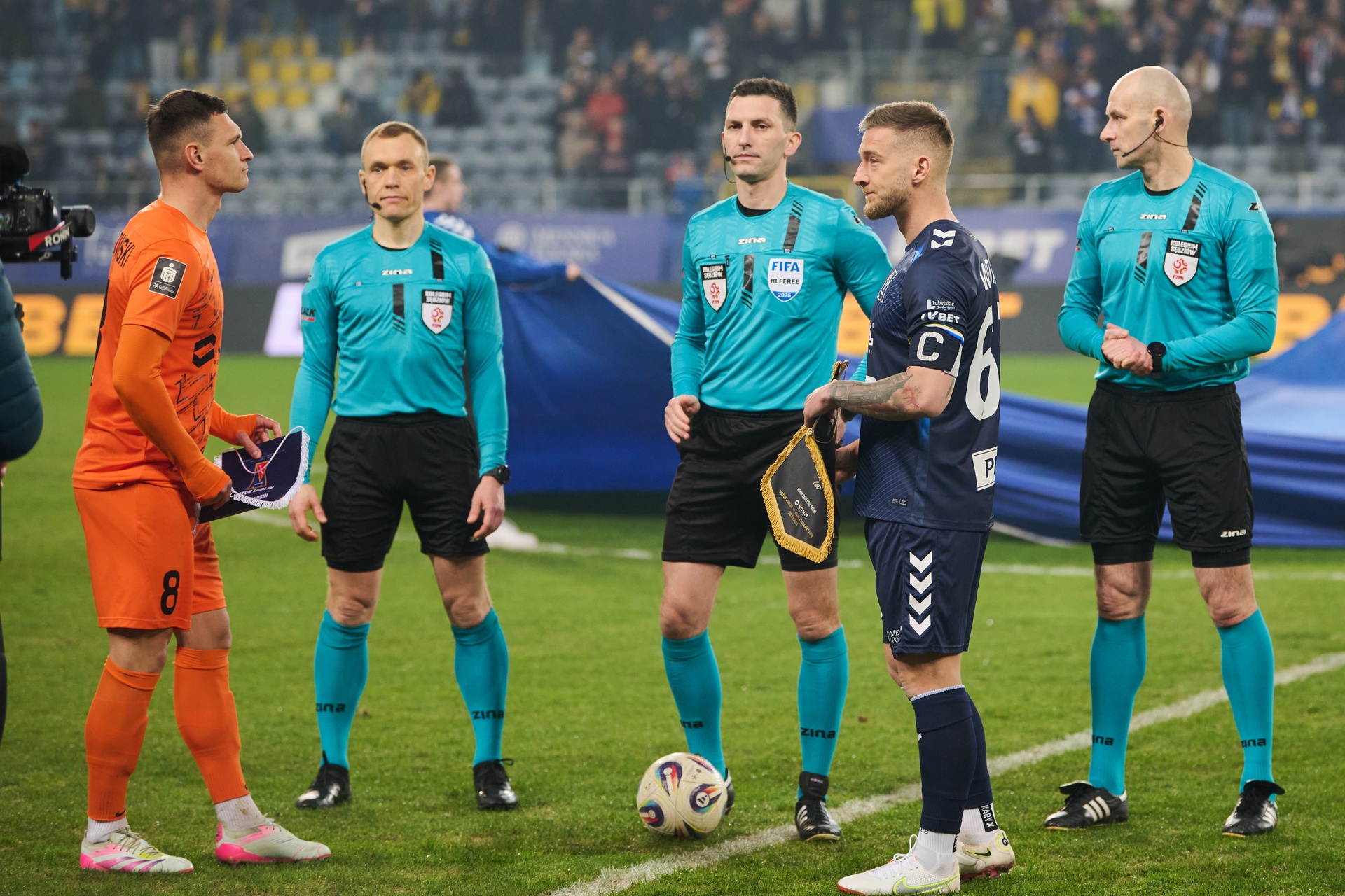 Polscy sędziowie poprowadzą mecze w Japonii. Podano nazwiska