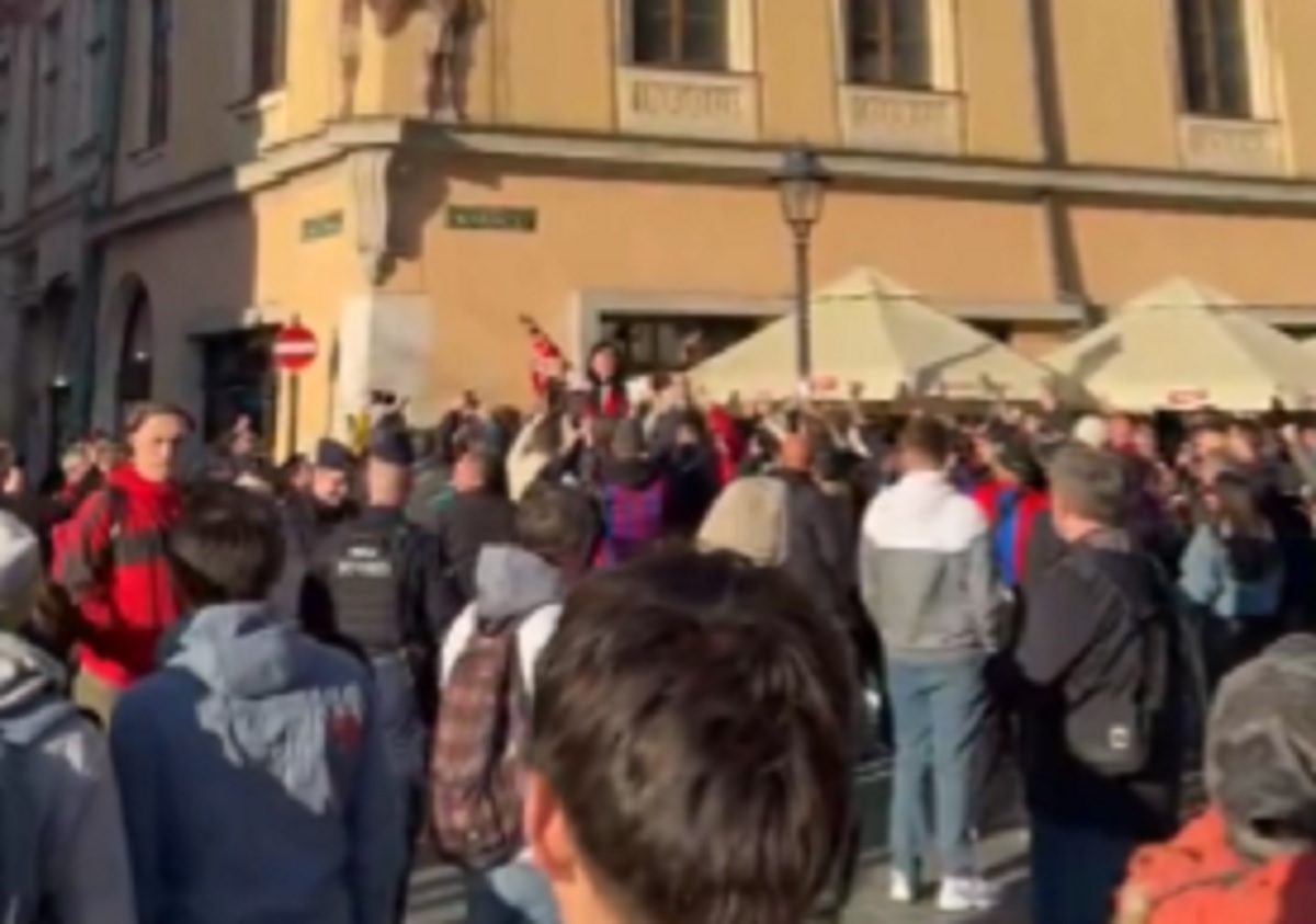 Angielscy kibice opanowali Kraków. Sceny przed meczem LK [WIDEO]