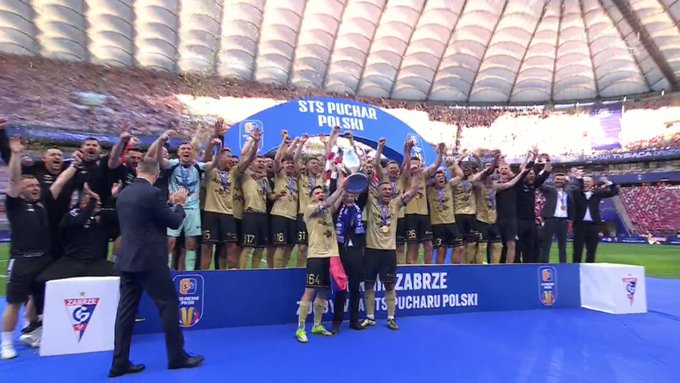 Legenda Górnika podniosła Puchar Polski. Wspaniały obrazek na PGE Narodowym [WIDEO]