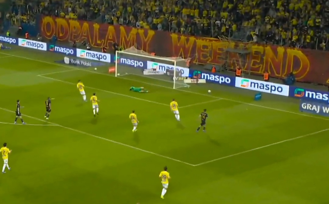 Fantastyczny gol gracza Lecha. Ależ się zabawił [WIDEO]