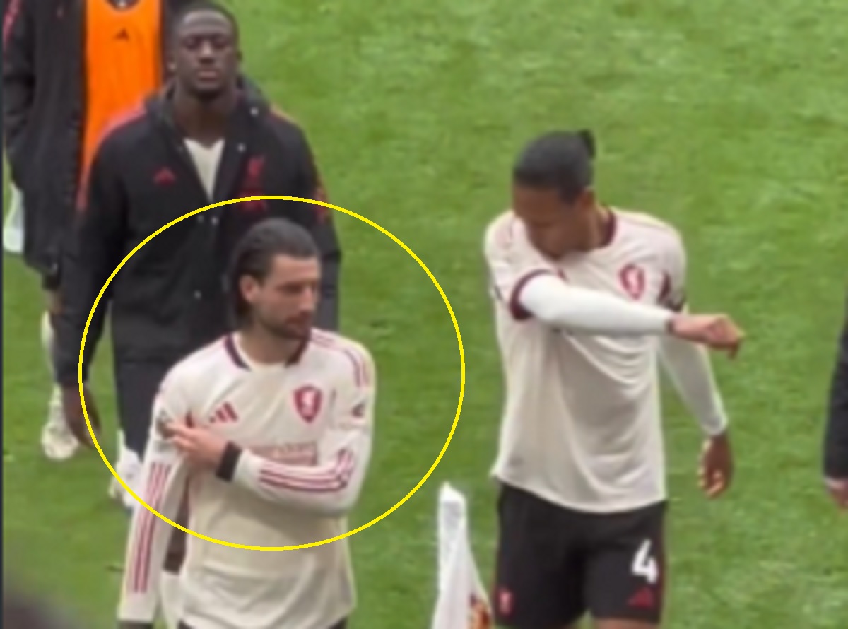 Zaskakujący gest lidera Liverpoolu. "Uciszył" kibiców United [WIDEO]