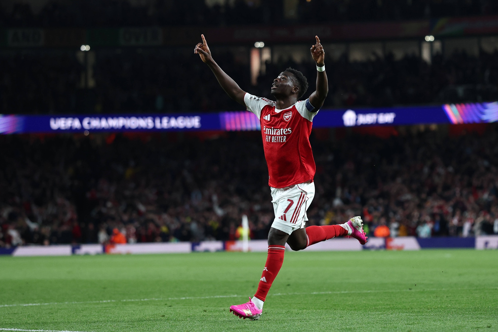 Saka wysłał Arsenal do finału Ligi Mistrzów! Euforia w Londynie