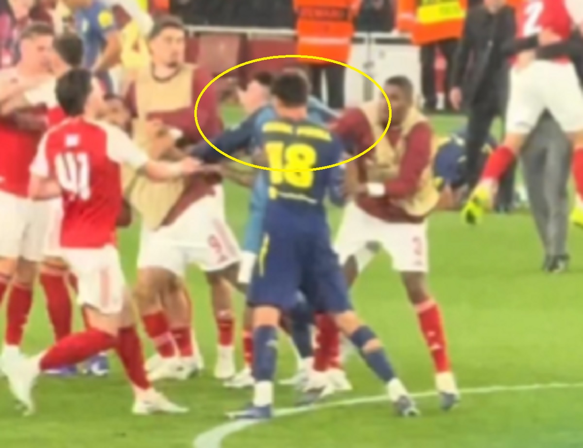 Gracz Atletico ruszył na piłkarzy Arsenalu. Bójka wisiała na włosku [WIDEO]