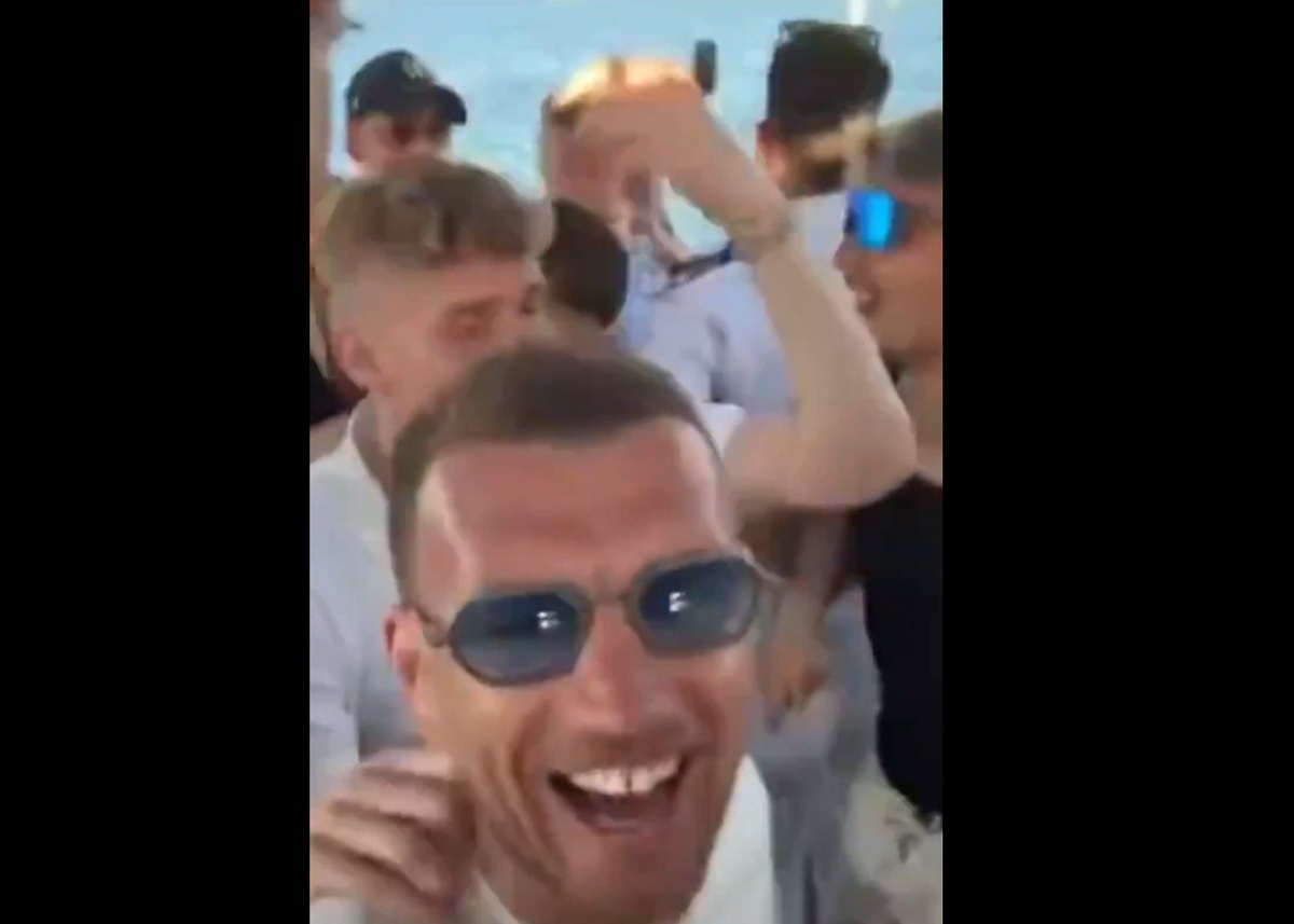 Schalke skróciło sobie sezon. Już imprezuje w innym kraju [WIDEO]