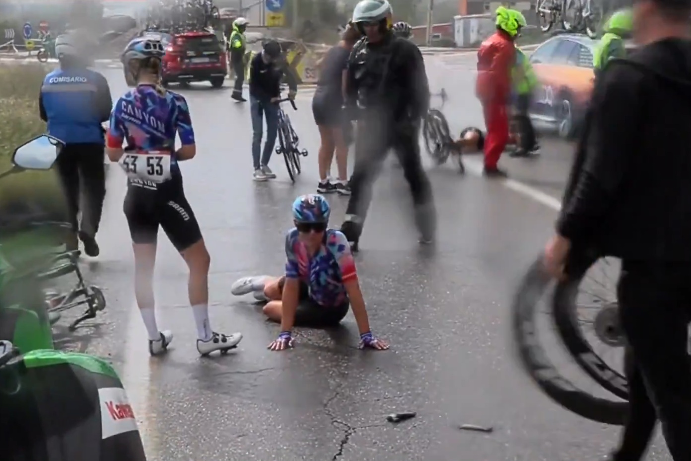 Gigantyczna kraksa w Vuelta a Espana. Fatalne sceny przed metą [WIDEO]