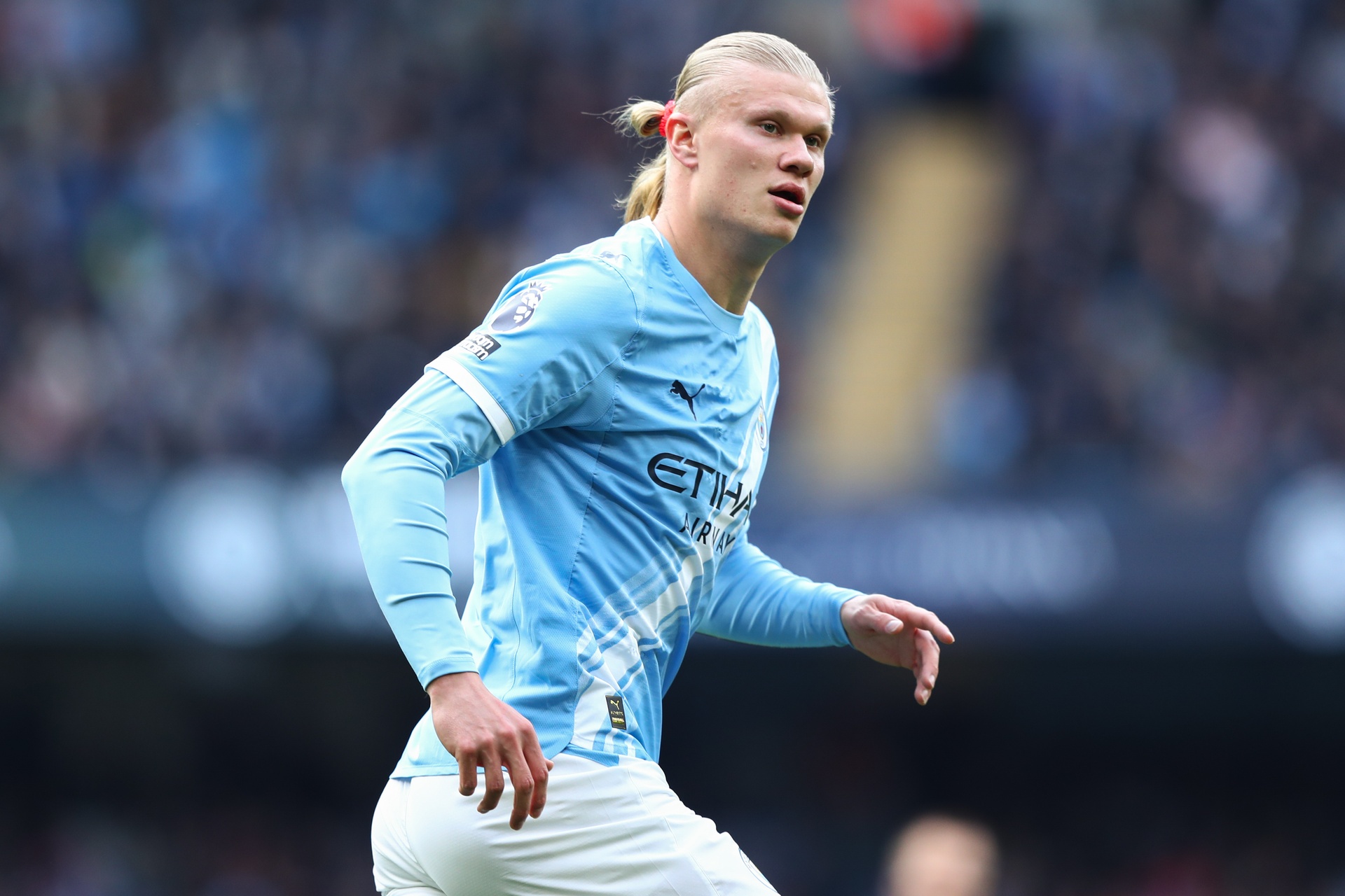 Man City wciąż walczy o tytuł. Kapitalne trafienie Doku, Haaland strzelił piętą