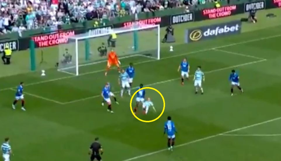 Gol przewrotką w derbach Szkocji. Lepiej nie dało się tego skończyć [WIDEO]