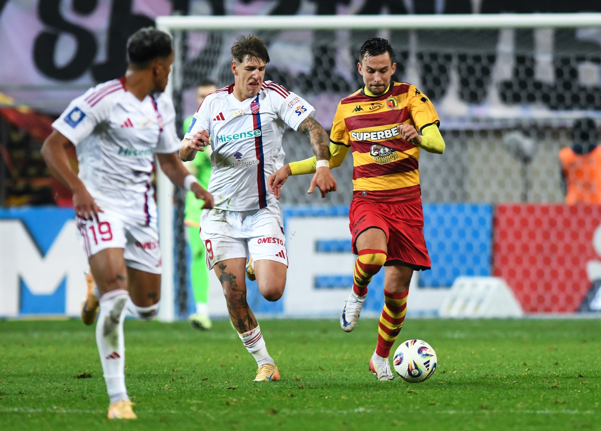 Jagiellonia pokonała Raków! Wielkie emocje w hicie Ekstraklasy [RELACJA]