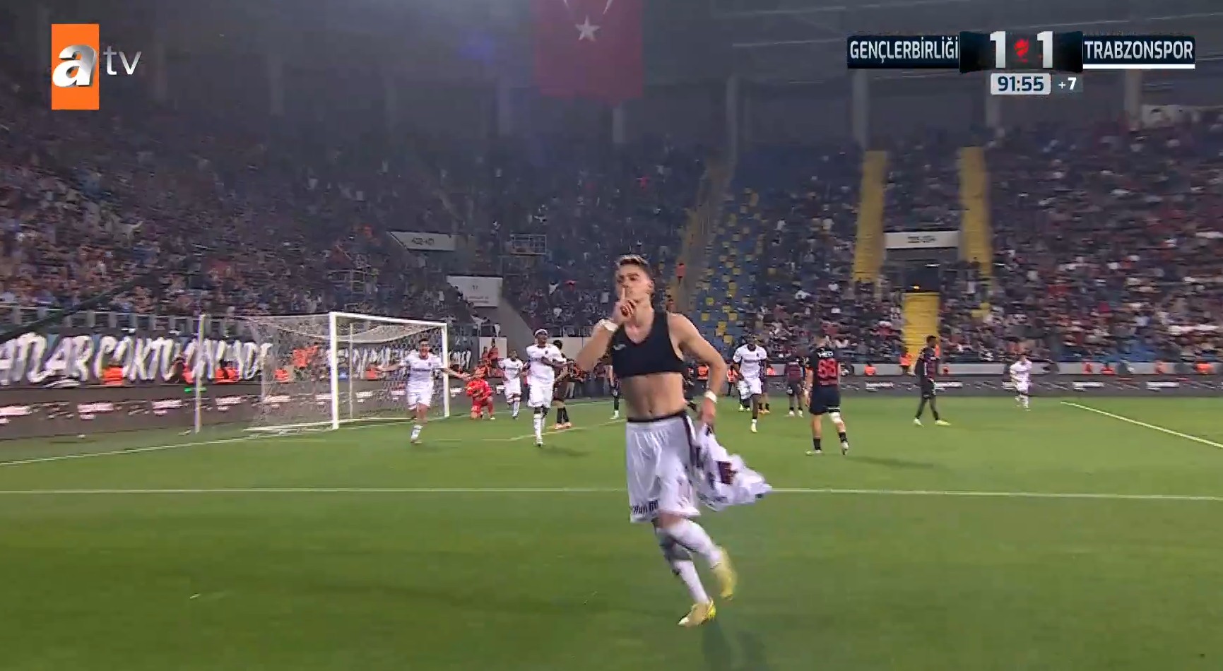 Cudowny gol byłej gwiazdy Legii! W 92. minucie dał awans do finału [WIDEO]
