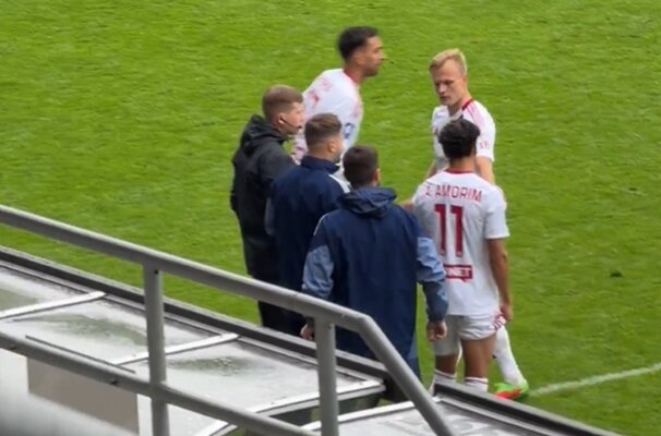 Gwiazdor Rakowa nie wytrzymał. Zignorował trenera i zszedł do szatni [WIDEO]